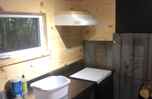 Port Hope Cabin | Felstead Farms Creekside Cabin