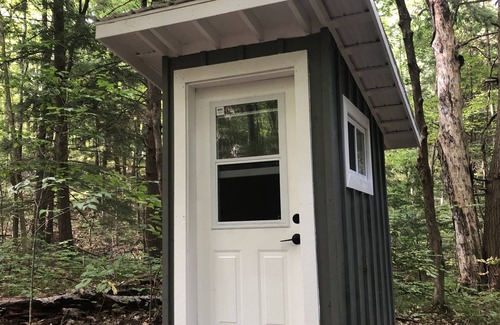 Port Hope Cabin | Felstead Farms Creekside Cabin