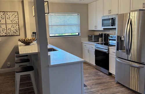 The Island House | Fenced 2-bedroom house in pleasant Jupiter near Roger Dean Stadium