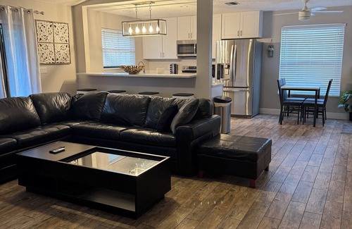 The Island House | Fenced 2-bedroom house in pleasant Jupiter near Roger Dean Stadium