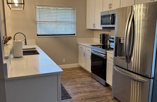 The Island House | Fenced 2-bedroom house in pleasant Jupiter near Roger Dean Stadium