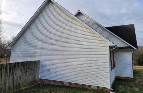 Baxter House | Fenced backyard! 6 miles to Cookeville Boat Dock!