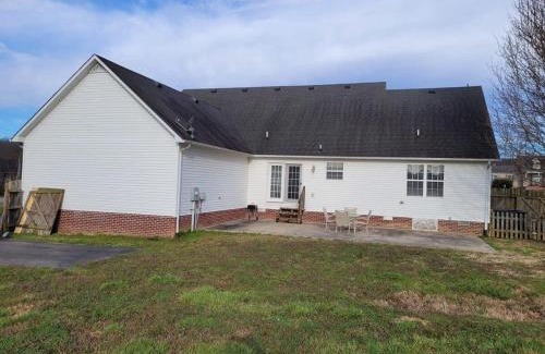 Baxter House | Fenced backyard! 6 miles to Cookeville Boat Dock!