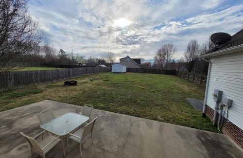 Baxter House | Fenced backyard! 6 miles to Cookeville Boat Dock!
