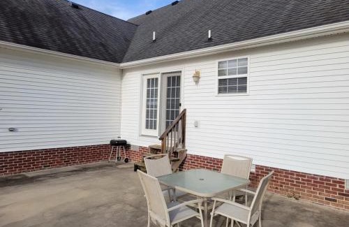 Baxter House | Fenced backyard! 6 miles to Cookeville Boat Dock!