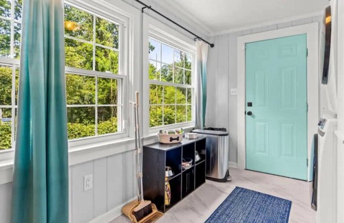Old Irving Park House | Fenced Backyard- Family Games- Playstation 5! - Close to Downtown