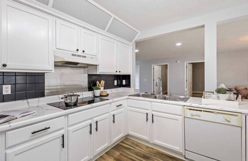 West Newton House | Fenced Backyard｜High-Speed Wi-Fi｜Quiet Work Suite #42051