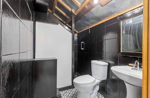 West Newton House | Fenced Backyard｜High-Speed Wi-Fi｜Quiet Work Suite #42051