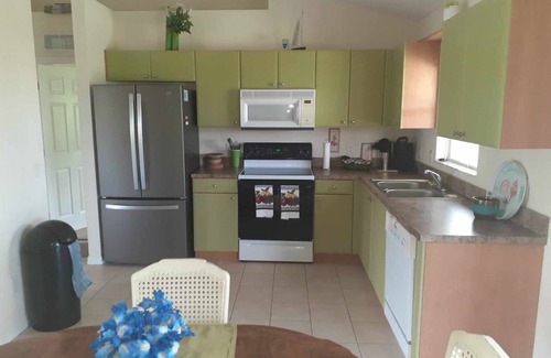 Sunshine House | Fenced, Family and Pet friendly Villa. nWinter special (snowbird, Jetblue.)