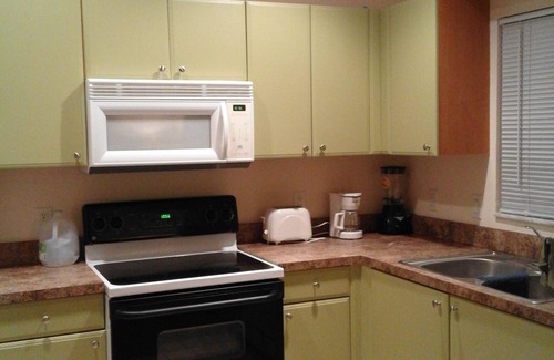 Sunshine House | Fenced, Family and Pet friendly Villa. nWinter special (snowbird, Jetblue.)