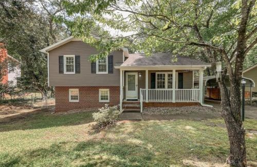 North Raleigh House | Fenced-In 3 BR Swingset, Carport, North Raleigh