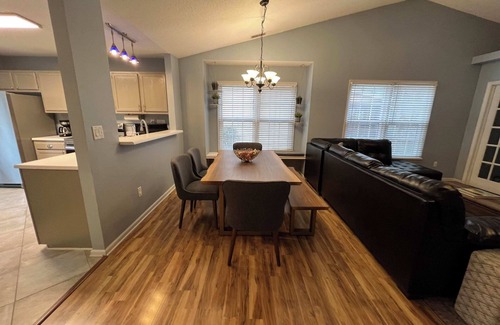 Evergreen House | Fenced In|Pet Friendly|King Bed|Heart of Cary