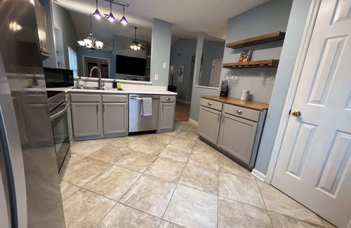 Evergreen House | Fenced In|Pet Friendly|King Bed|Heart of Cary