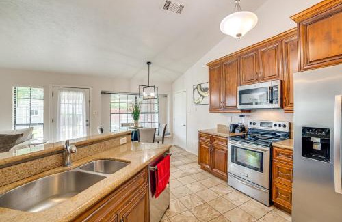 Garland House | Fenced-In Yard Home Less Than 1 Mi to Lake Ray Hubbard!