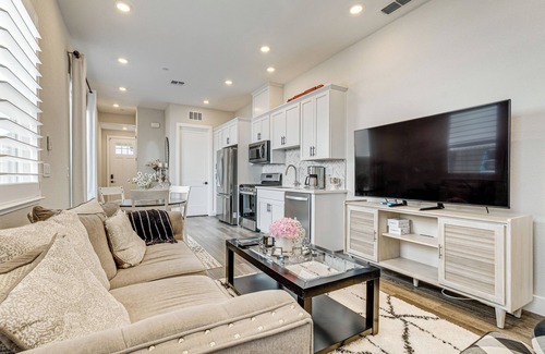 Roseville Apartment | Fenced-In Yard: Apt 7 Mi to Westfield Galleria