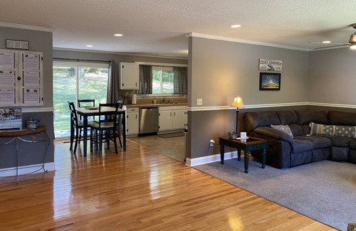Lookout Valley Neighborhood Association House | Fenced yard - 10 minutes to Downtown-Lookout Mountain-hiking-biking-hang gliding