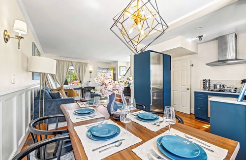 Southwest Quadrant House | ~ Fenced Yard/BBQ Grill/4 Tvs ~ Cherry Blossom Luxury Getaway ~