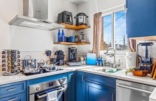 Old Town Alexandria House | - Fenced Yard - Crib - BBQ Grill & 4 Tvs Cherry Blossom Luxury Getaway -Floyd's Freedom-