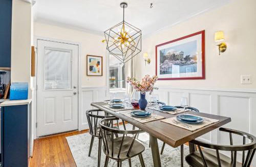 Old Town Alexandria House | - Fenced Yard - Crib - BBQ Grill & 4 Tvs Cherry Blossom Luxury Getaway -Floyd's Freedom-