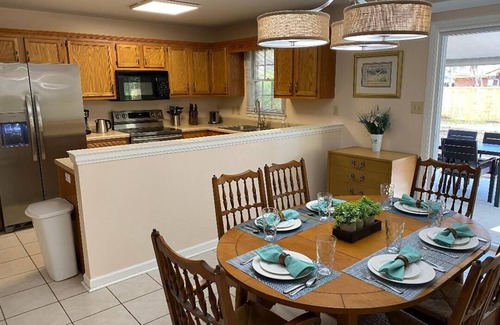 Savannah House | Fenced Yard for Dogs - 15 mins to Downtown