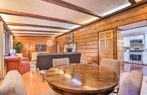 Fox River Grove House | Fenced Yard: Fox River Grove Home, Dogs Welcome