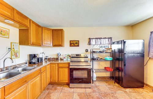 Superior House | Fenced Yard & Mtn Views: Dog-Friendly Superior Gem