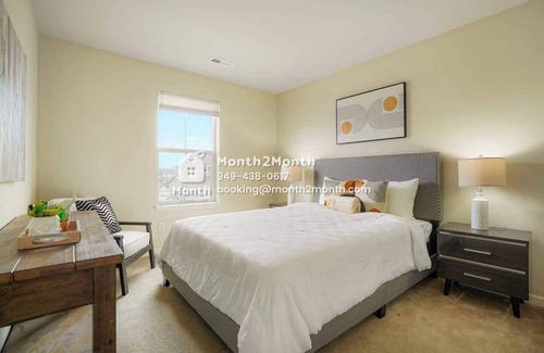 Longmont House | Fenced Yard & Pet Friendly & Dedicate Study & Walk-in Closet #41709
