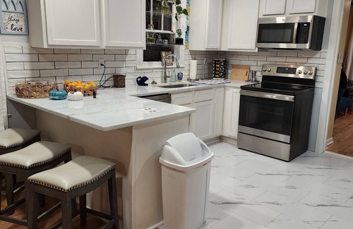 Foley House | Fenced Yard, Pets Stay Free, Great Foley Location, Near OWA and Beaches.