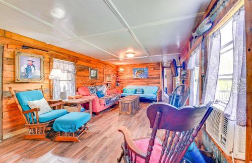 Madill House | Fenced Yard Quaint Cabin Near Lake Texoma!
