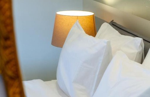 Fendalton Apartment | Fendalton Comfort Stylish & Convenient with Carpark