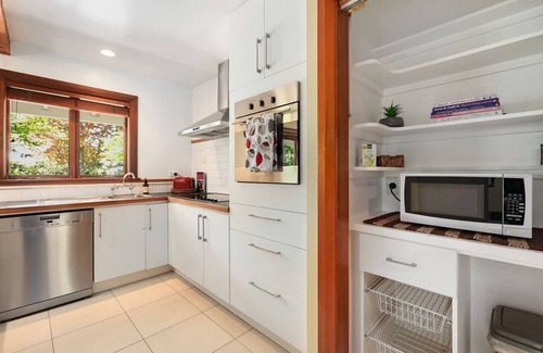 Fendalton Cottage | Fendalton Villa - Christchurch Holiday Home