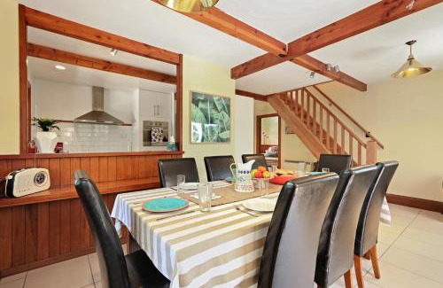 Merivale House | Fendalton Villa - Christchurch Holiday Home