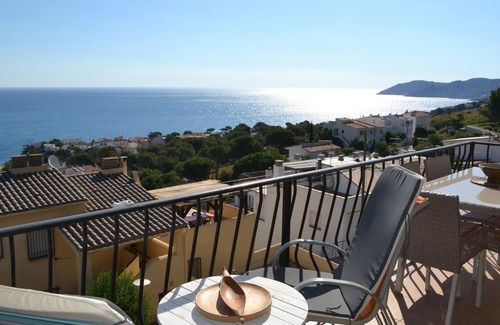 Llanca Apartment | FENER DE DALT 3 Fantastic apartment with terrace and sea views