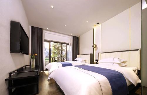 Fenghuang House | Fenghuang Ancient Town Tinglan Waterfront High-end B&B