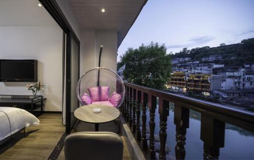 Fenghuang House | Fenghuang Ancient Town Tinglan Waterfront High-end B&B