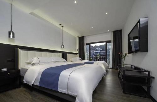 Fenghuang House | Fenghuang Ancient Town Tinglan Waterfront High-end B&B