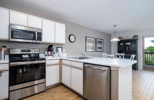 Cedar Key Condo | Fenimore Mill 7A - Beautiful View, Pool, Hot Tub!
