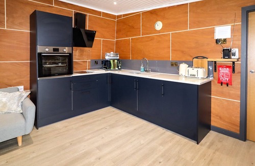 Cilcain Cottage | FENLLI, romantic, country holiday cottage, with hot tub in Cilcain