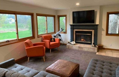 Fennville House | FennWoods - A Modern, Wooded Retreat