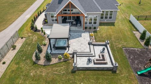 Columbia Township Villa | FeralWoods Private Estate With Hot Tub