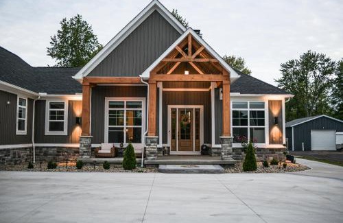 Columbia Township Villa | FeralWoods Private Estate With Hot Tub
