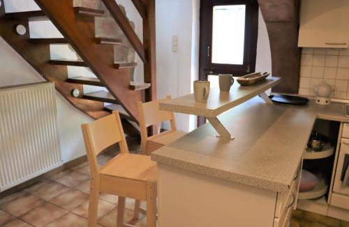 Saarlouis House | Fereinwohnnung, Ferienhaus, Bauernhaus - 2 kostelnlose Parkplätze - Wifi - schöner Innenhof - 5min bis Saarlouis Innenstadt