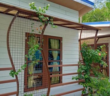 Port Barton Hotel | Ferellee Beach Front Inn