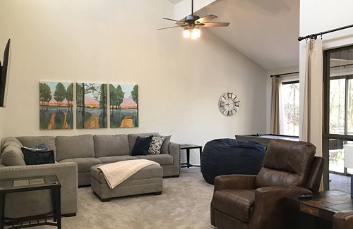 Oakhurst House | Fergy’s Cove- Waterfront Family Getaway on Lake Livingston