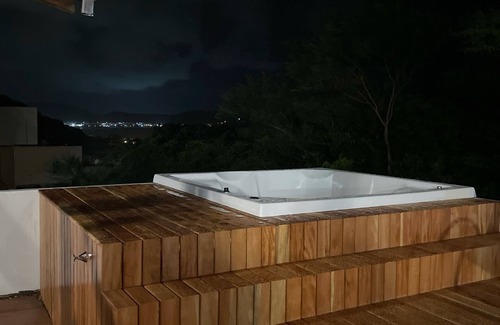 Canto Grande House | Ferias is at Casa Marrom in Bombinhas SC