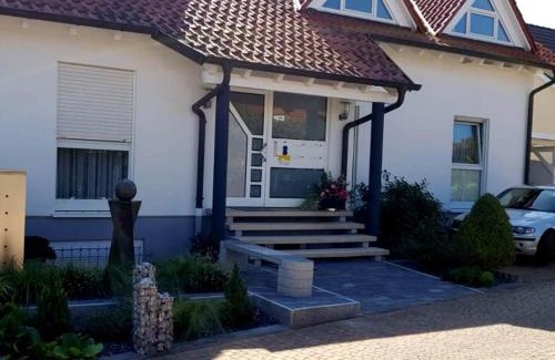 Wachenheim an der Weinstrasse Apartment | Ferienwohnung Weiß Wachtenburg