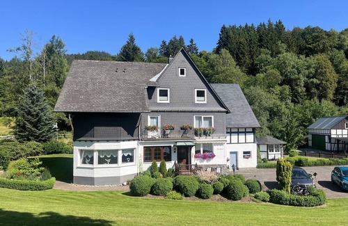 Elkeringhausen Apartment | Ferienwohnung "waldblick"