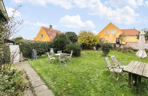 Svaneke Apartment | Ferielejlighed med adgang til idyllisk have