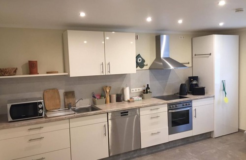 Gleiszellen-Gleishorbach Apartment | Ferienwohnung Zum Murmelnden Bach - Appartement/fewo, Dusche, WC, 1 Schlafraum