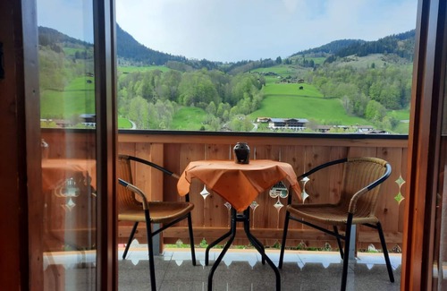 Ramsau Apartment | Ferienwohnung Nr. 1, 1-2 Personen, 45 qm, Dusche/WC, Balkon, TV, 1 Schlafzimmer, Obergeschoss, Nord-Westen